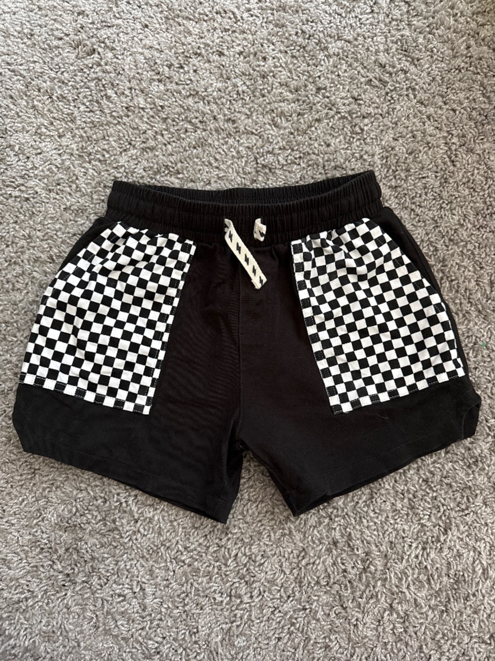 Tiny whales checkered pocket shorts